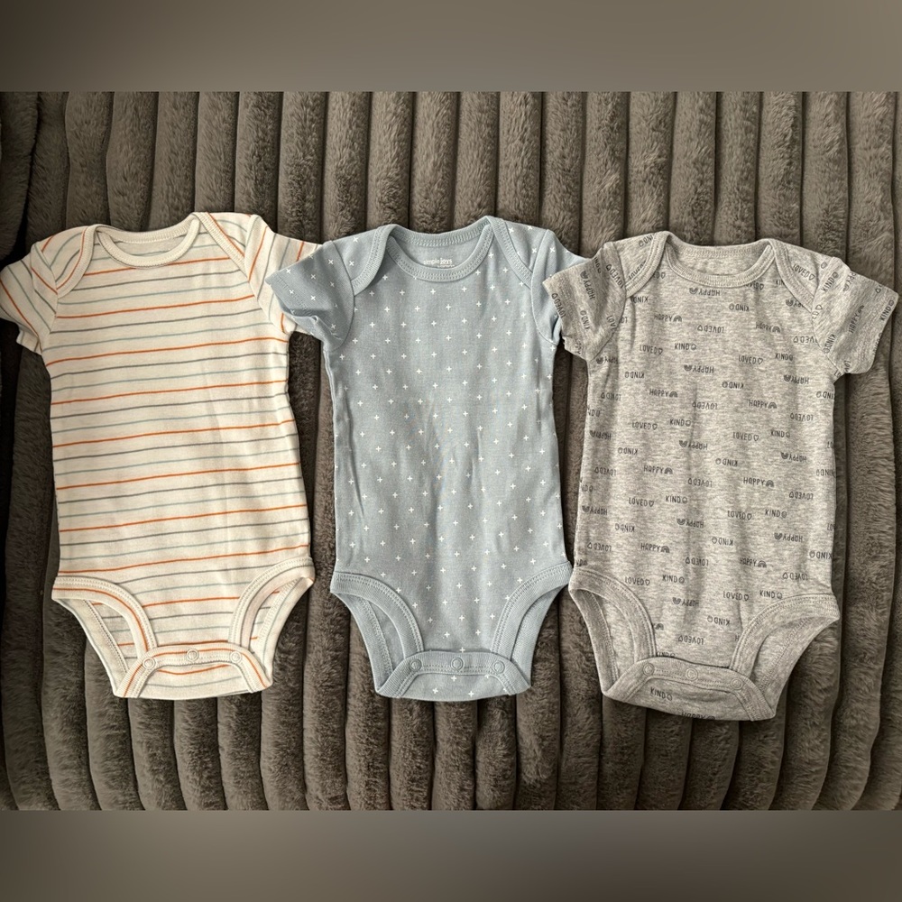 Carters 0-3mo 6 pack onesies NEW